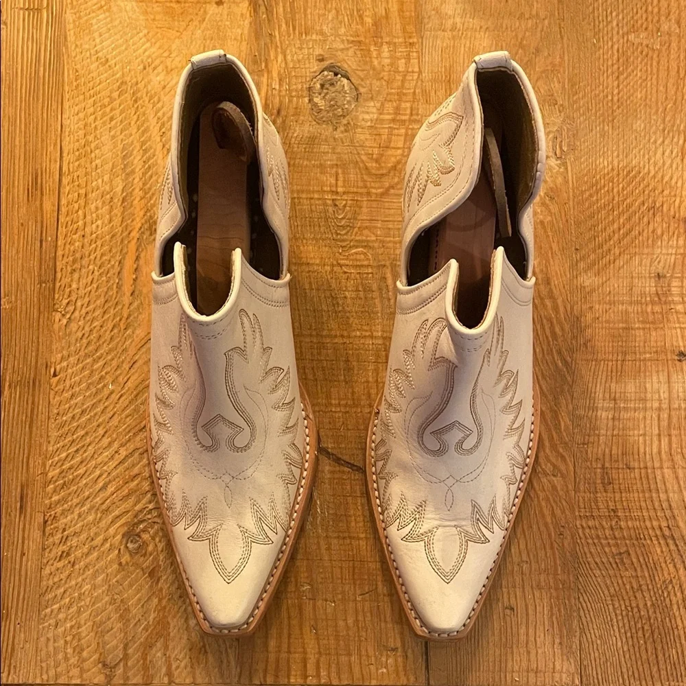 Ariat Stylish Cream Western Ankle Boots - Picture 2 of 8